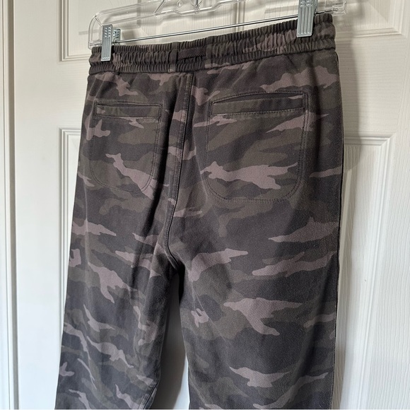 Athleta Farallon Camo Joggers - 0 - Picture 9 of 12